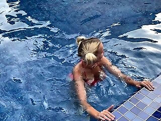 Blonde Bombshell Gives A Muddy Oral Job By The Pool