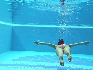 Attractive Bombshell Sazan Cheharda Is Awesome Bathing Suit Stunner Who Looks Good Underwater