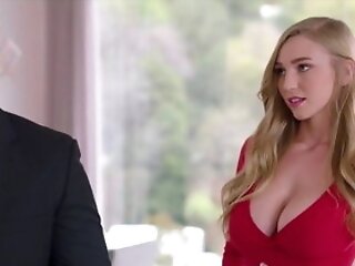 Kendra Sunderland Has Sexecutive Meeting With Her Chief